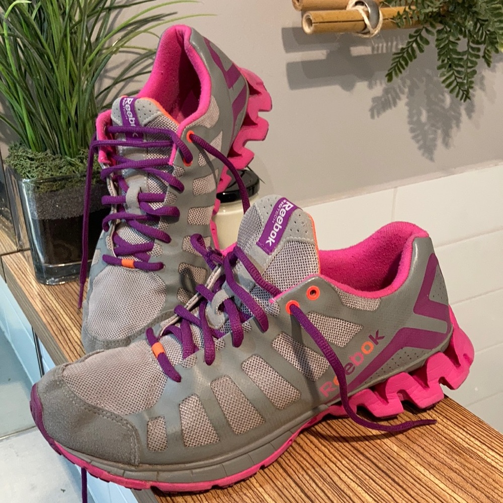 REEBOK Zigtech running shoes Size 7